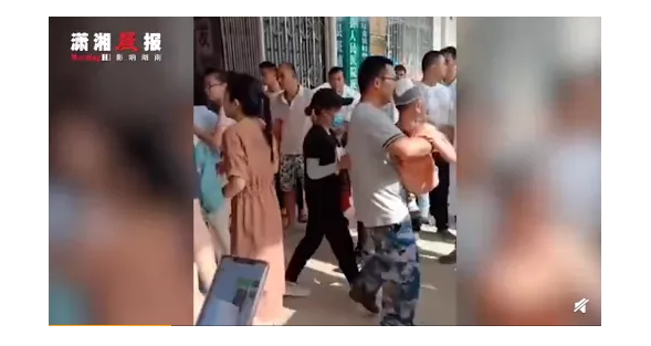 校园砍人事件再度发生!安装 “ 校园一键报警器 ” 增强校园安全,做到人防、技防 校园砍人事件再度发生!安装 “ 校园一键报警器 ” 增强校园安全,做到人防、技防